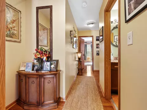 Entry Way - 1045 Nottingham Ln, Hoffman Estates, IL 60169 photo 4 of 4
