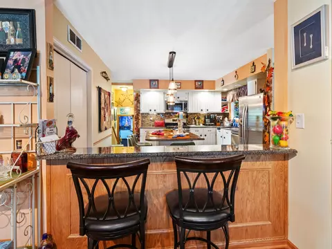 Kitchen - 1045 Nottingham Ln, Hoffman Estates, IL 60169 photo 2 of 2