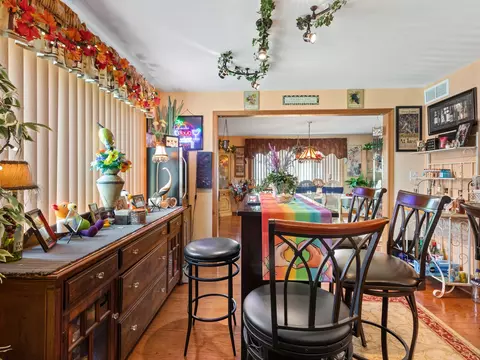 Dining - 1045 Nottingham Ln, Hoffman Estates, IL 60169 photo 2 of 2