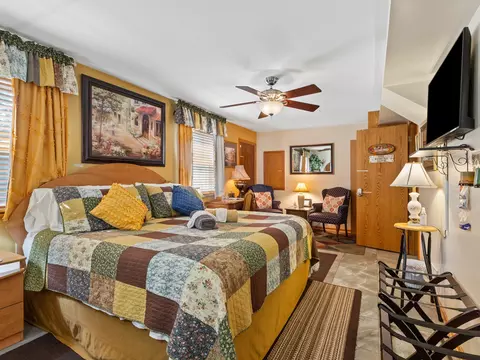 Bedroom - 1045 Nottingham Ln, Hoffman Estates, IL 60169 photo 2 of 5