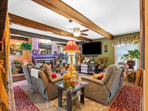 Living - 1045 Nottingham Ln, Hoffman Estates, IL 60169 photo 2 of 2