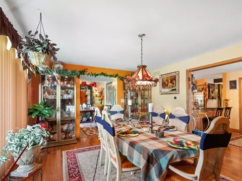 Dining - 1045 Nottingham Ln, Hoffman Estates, IL 60169 photo 1 of 2