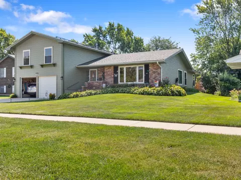 Exterior - 1045 Nottingham Ln, Hoffman Estates, IL 60169 photo 7 of 7