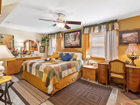 Bedroom - 1045 Nottingham Ln, Hoffman Estates, IL 60169 photo 1 of 5