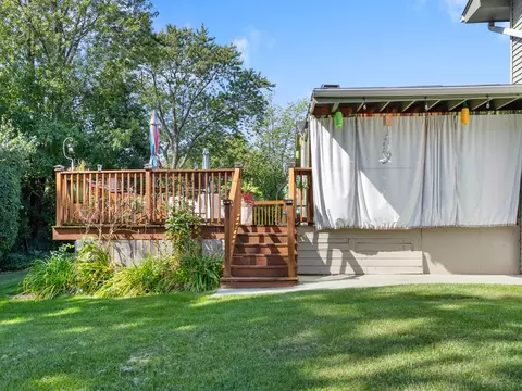 Exterior - 1045 Nottingham Ln, Hoffman Estates, IL 60169 photo 4 of 7