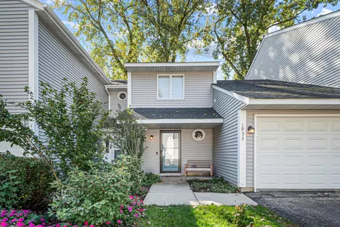 1953 Charles Ln, Aurora, IL 60505