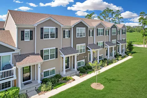 2307 Upland Rd, Pingree Grove, IL 60140