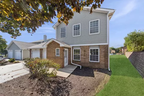 8320 Highpoint Cir #8230-F, Darien, IL 60561
