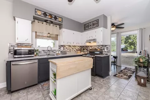 Kitchen - 597 E 3rd St, El Paso, IL 61738 photo 2 of 6