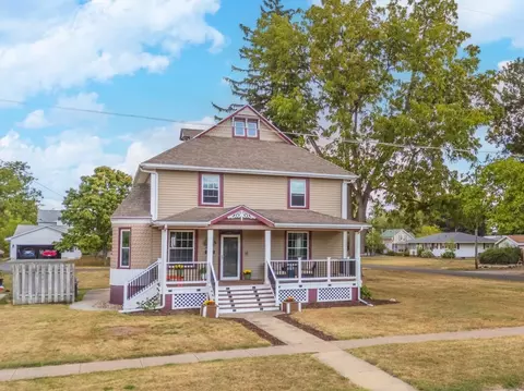 Exterior - 597 E 3rd St, El Paso, IL 61738 photo 6 of 6