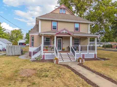 Exterior - 597 E 3rd St, El Paso, IL 61738 photo 2 of 6
