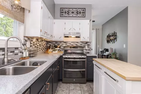 Kitchen - 597 E 3rd St, El Paso, IL 61738 photo 4 of 6