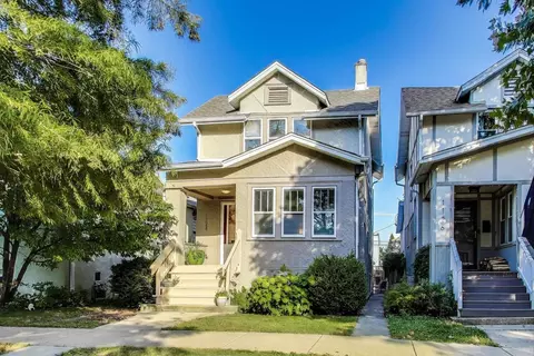 1124 S Humphrey Ave, Oak Park, IL 60304