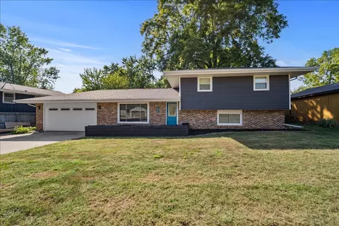 206 N Mclean St, Hudson, IL 61748