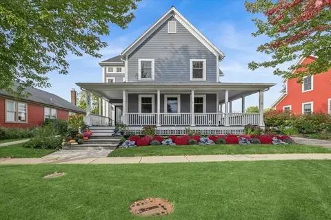 1023 Harris Rd, Grayslake, IL 60030