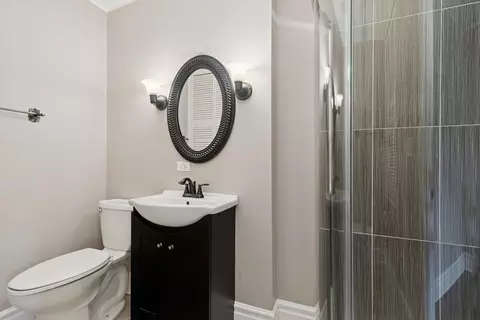 Bath - 241 Diamond Head Dr, Des Plaines, IL 60018 photo 1 of 2