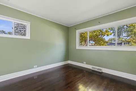 Bedroom - 241 Diamond Head Dr, Des Plaines, IL 60018 photo 2 of 3