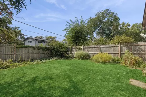 Exterior - 241 Diamond Head Dr, Des Plaines, IL 60018 photo 6 of 8