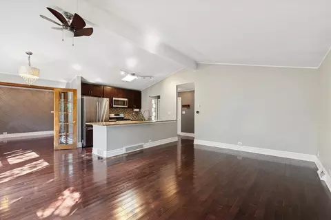 Living - 241 Diamond Head Dr, Des Plaines, IL 60018 photo 4 of 5