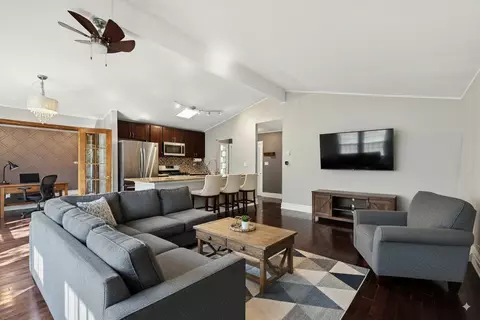 Living - 241 Diamond Head Dr, Des Plaines, IL 60018 photo 3 of 5