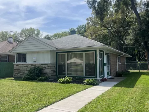9732 S Van Vlissingen Rd, Chicago, IL 60617