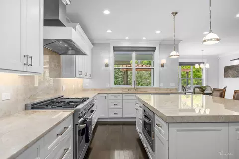 Kitchen - 6538 Bentley Ave, Willowbrook, IL 60527 photo 4 of 5