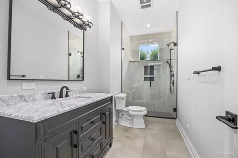 Bath - 6538 Bentley Ave, Willowbrook, IL 60527 photo 6 of 6