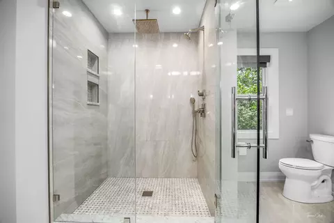 Bath - 6538 Bentley Ave, Willowbrook, IL 60527 photo 3 of 6