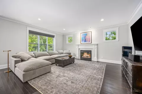 Living - 6538 Bentley Ave, Willowbrook, IL 60527 photo 3 of 4