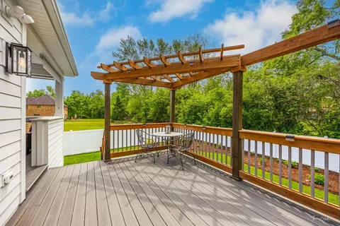 Exterior - 6538 Bentley Ave, Willowbrook, IL 60527 photo 9 of 12