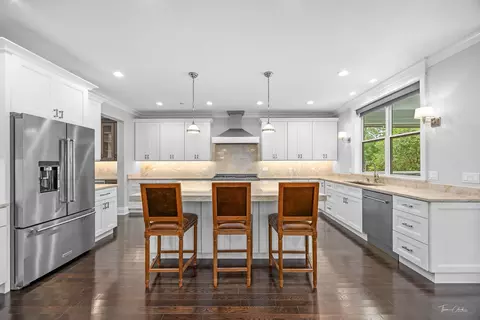 Kitchen - 6538 Bentley Ave, Willowbrook, IL 60527 photo 2 of 5