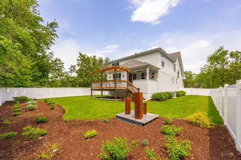Exterior - 6538 Bentley Ave, Willowbrook, IL 60527 photo 11 of 12