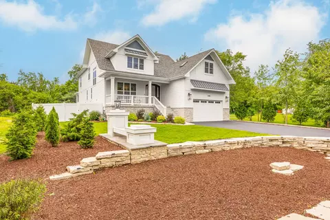 Exterior - 6538 Bentley Ave, Willowbrook, IL 60527 photo 5 of 12