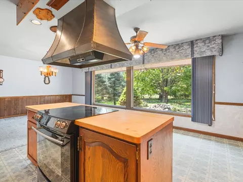 Kitchen - 6104 Blyth Rd, Caledonia, IL 61011 photo 5 of 6