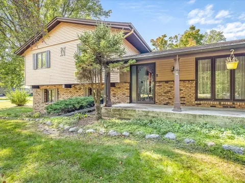 Exterior - 6104 Blyth Rd, Caledonia, IL 61011 photo 3 of 19