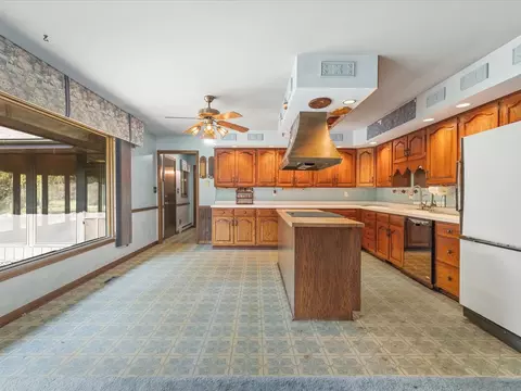 Kitchen - 6104 Blyth Rd, Caledonia, IL 61011 photo 2 of 6