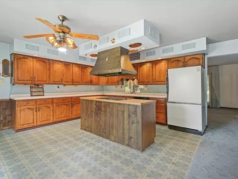 Kitchen - 6104 Blyth Rd, Caledonia, IL 61011 photo 3 of 6