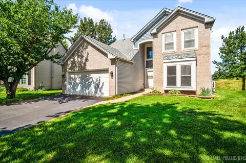 2444 Deerfield Dr, Aurora, IL 60506