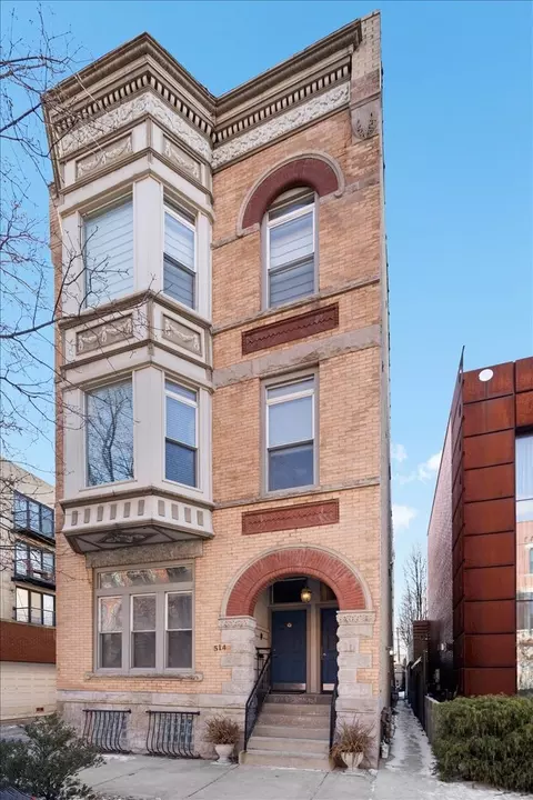 514 N Armour St #1F, Chicago, IL 60642