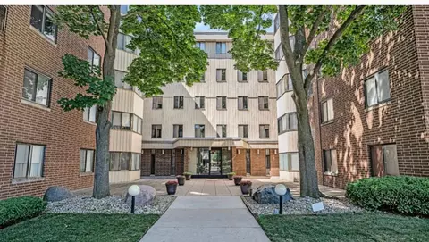 5500 Lincoln Ave #109, Morton Grove, IL 60053