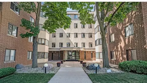 5500 Lincoln Ave #109, Morton Grove, IL 60053
