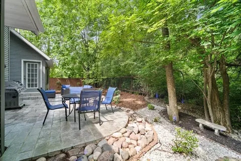 1502 Sweetbriar Dr, Bloomington, IL 61701 photo 3
