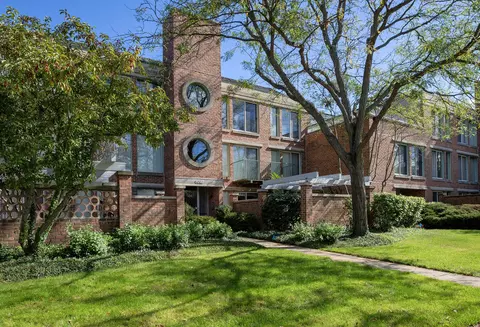 5040 Arbor Ln #303, Northfield, IL 60093