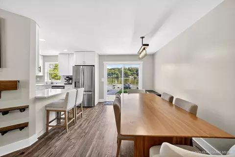 Dining - 519 N Harrison St, Algonquin, IL 60102 photo 2 of 2