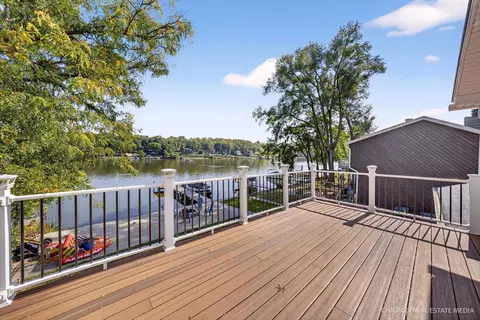 Exterior - 519 N Harrison St, Algonquin, IL 60102 photo 3 of 5