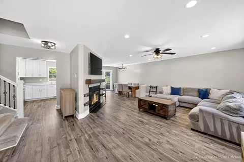 Living - 519 N Harrison St, Algonquin, IL 60102 photo 1 of 1