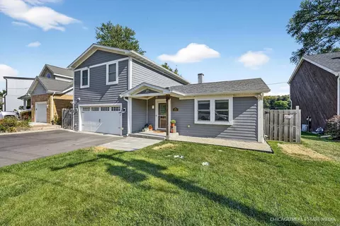 Exterior - 519 N Harrison St, Algonquin, IL 60102 photo 1 of 5