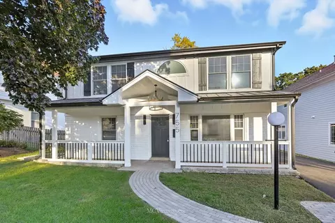 755 Division St, Barrington, IL 60010