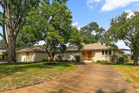 9542 Parkside Ave, Oak Lawn, IL 60453