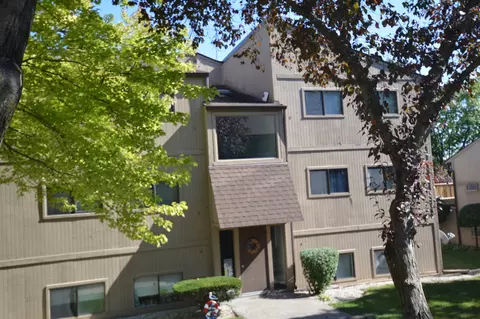 58 Vail Colony Dr #11, Fox Lake, IL 60020